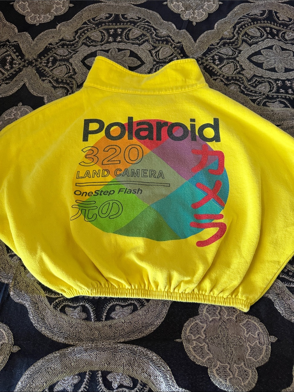 💛 Vintage-Inspired Polaroid Cropped Pullover — Size XS
